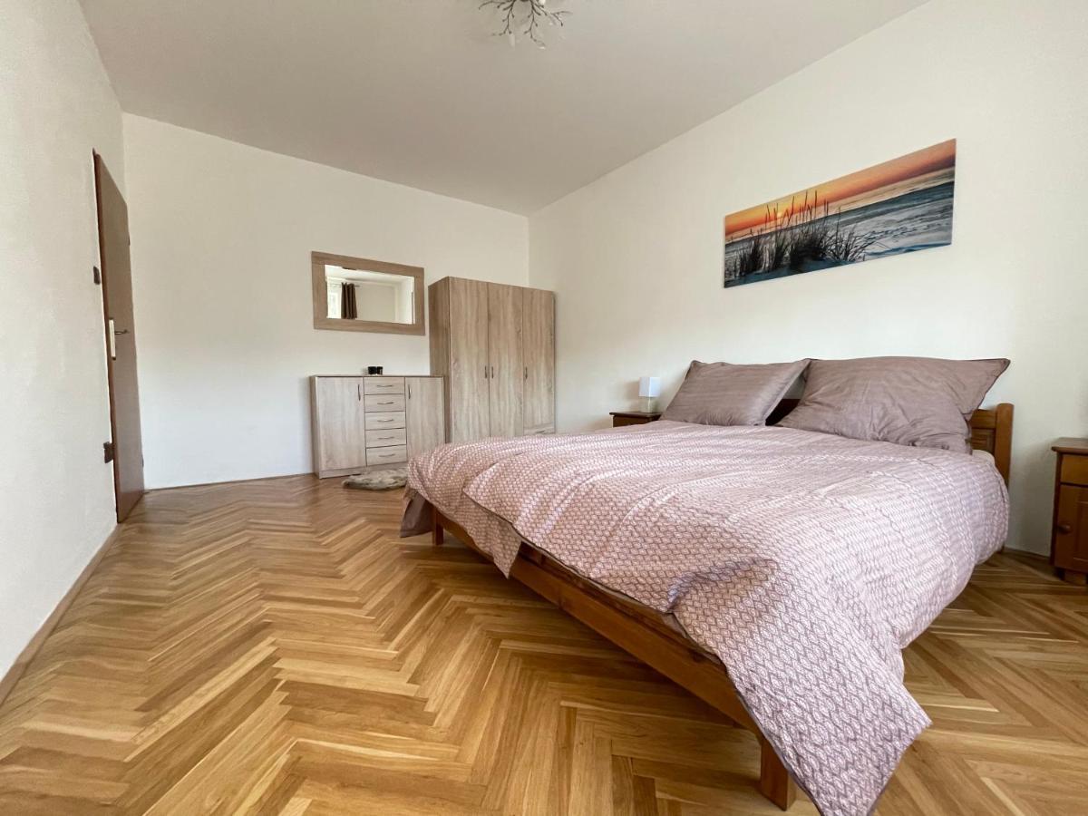 Apartman Jnj Velkomoravska Olomouc Exterior foto