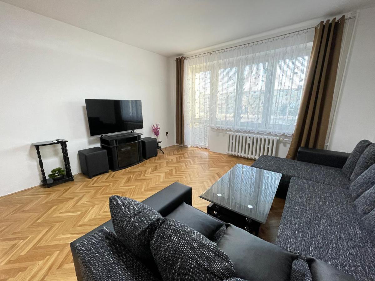 Apartman Jnj Velkomoravska Olomouc Exterior foto